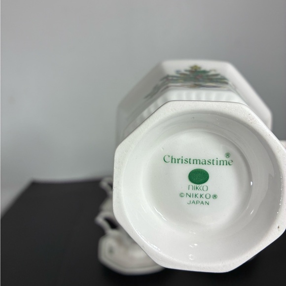 Nikko Christmastime Octagon Tea Cups & Saucers 4 sets - Picture 2 of 8